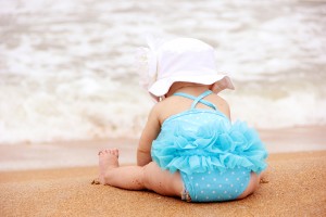 Protección solar para bebé en la playa