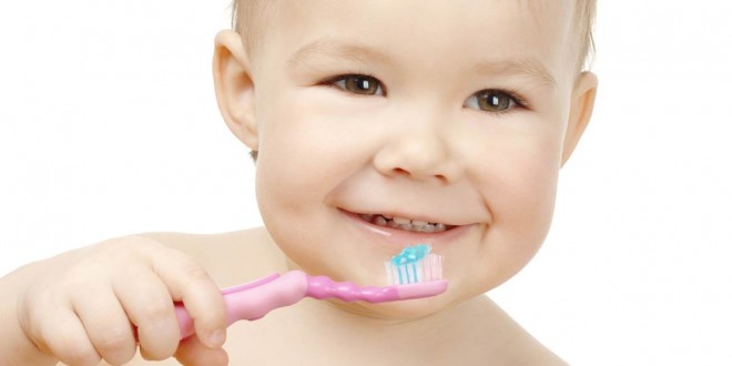 Bebe-cepilla-dientes