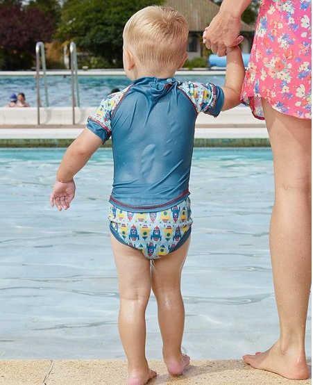 Bañador pañal antifugas bebé Pop-in y camiseta anti UV protección solar