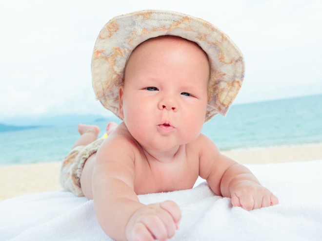bebe de piel atópica en verano 2