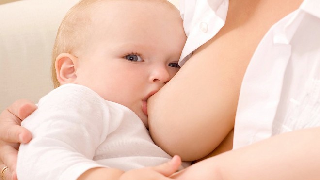 bebe lactante