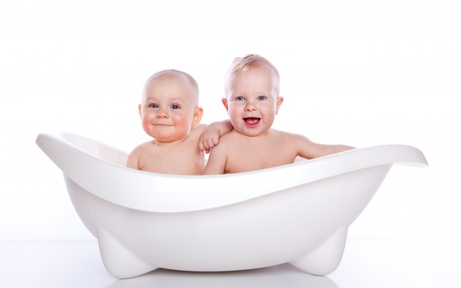 bebes en bañera